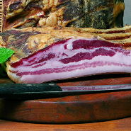 PANCETTA TESA ARROTOLATA AFFUMICATA