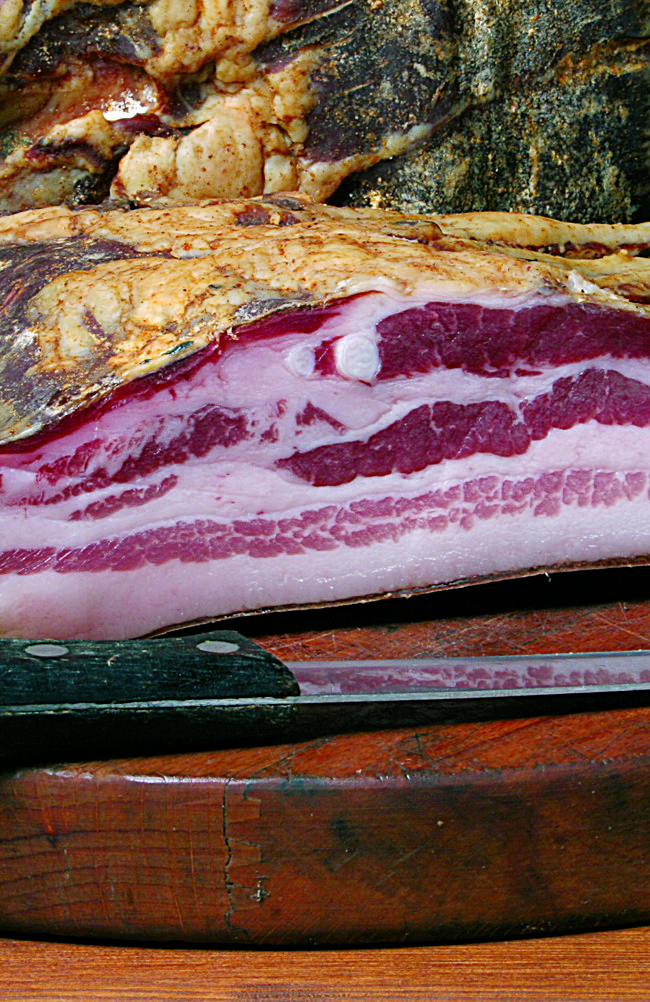 PANCETTA TESA ARROTOLATA AFFUMICATA